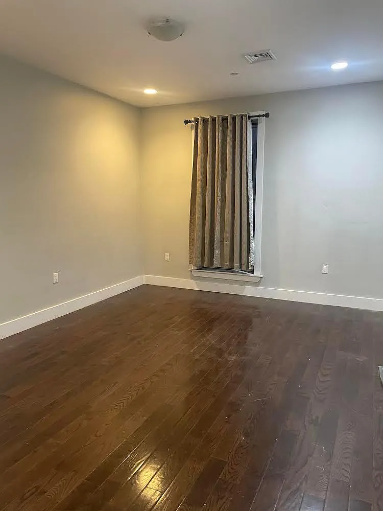 2 bed, 1200 sqft, $2,095 — Photo 2