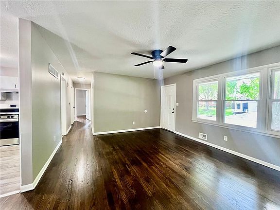 5th image of 3605 S Greenwich Ln