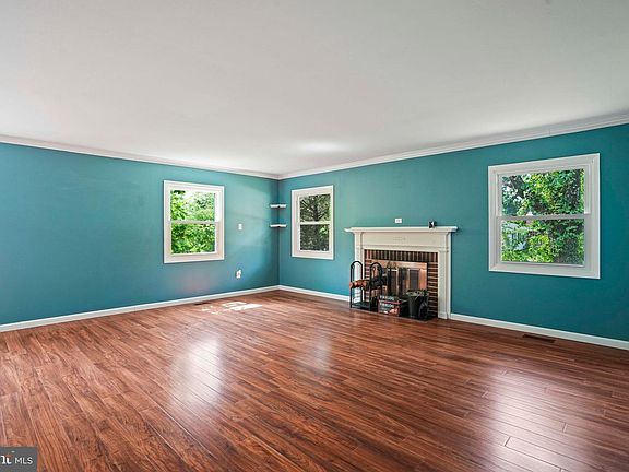 4th image of 2201 Harwood Ln