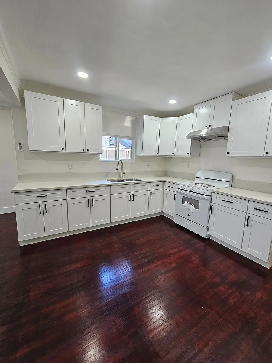 Building Photo - 214-216 N Bushnell Ave #2