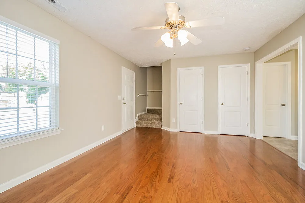 4 bed, 2.5 bath, 1656 sqft, $2,170 — Photo 2
