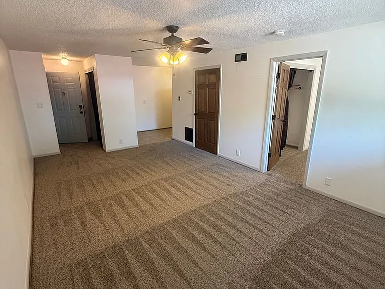 239 S Jefferson St 2 — Photo 12