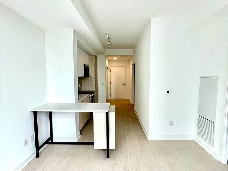 65 Mutual St #1502 — Photo 7