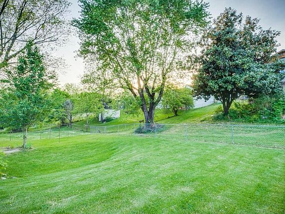 3rd image of 605 Bell Ridge Rd