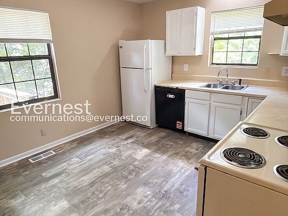 3rd image of 1710 Ichabod Ln APT B