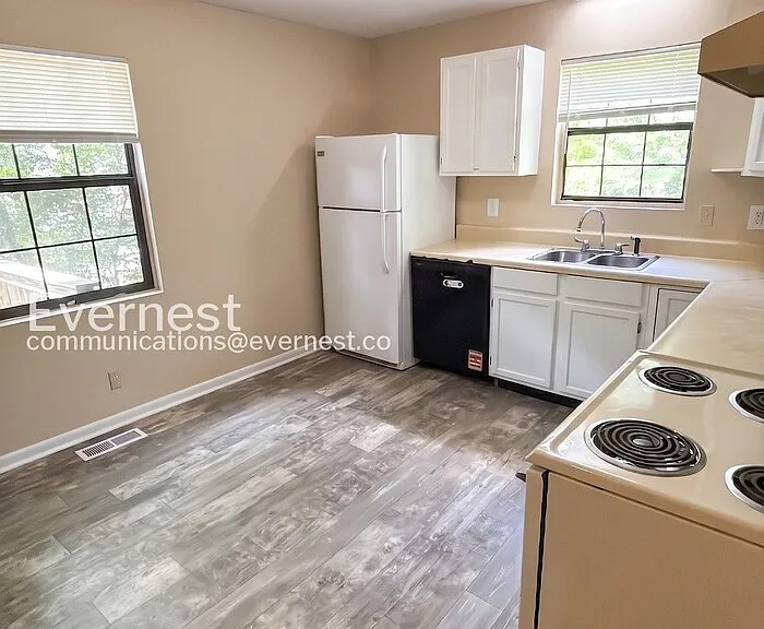 1710 Ichabod Ln #B — Photo 4