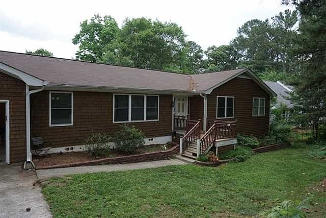 2nd image of 2910 Connie St