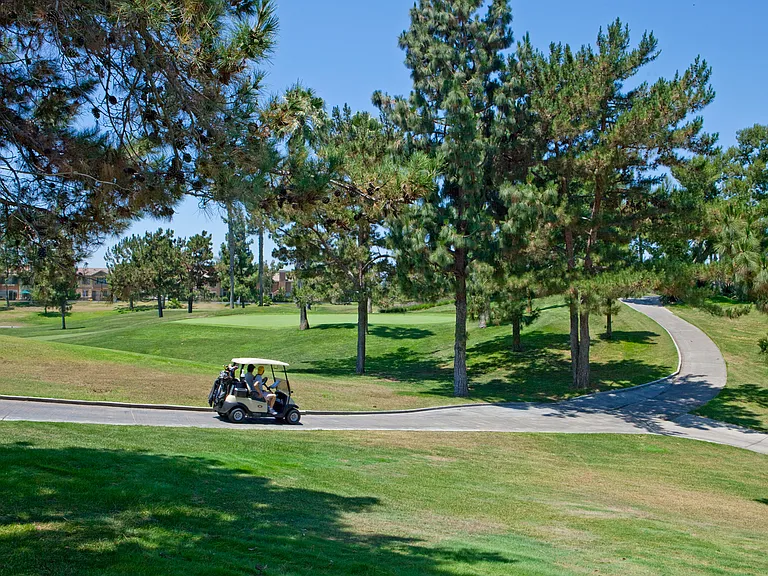 Rancho Monterey Apartment Homes — Photo 17