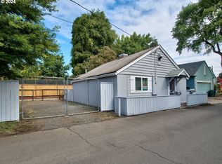 549 NE Dewdrop Ln, Hillsboro, OR