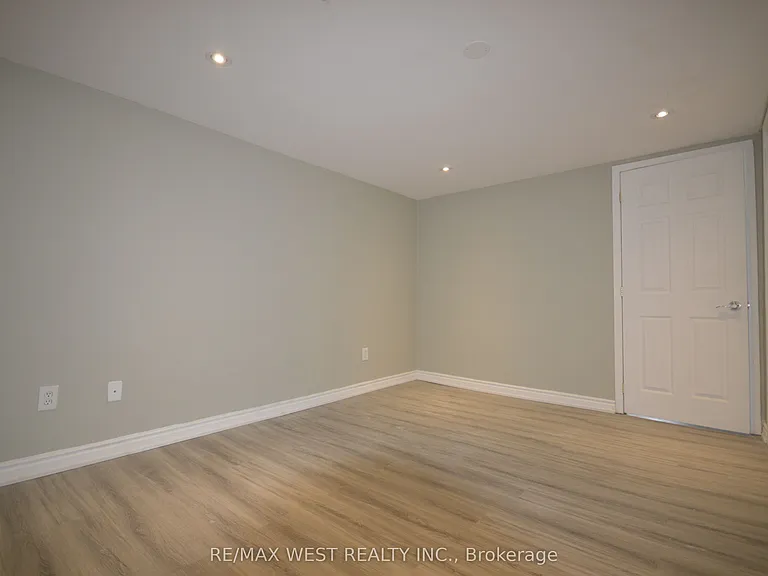 23 Bairstow Cres #BASEMENT — Photo 3