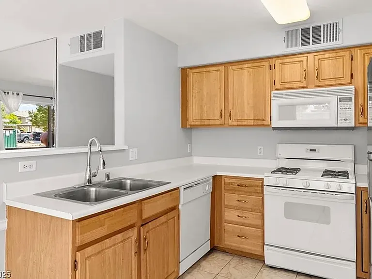 5710 E Tropicana Ave #1035 — Photo 3