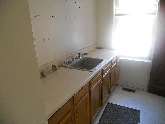 5th image of 207 W Pearl St
