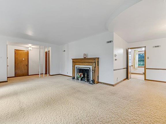 5th image of 921 Shandel Dr