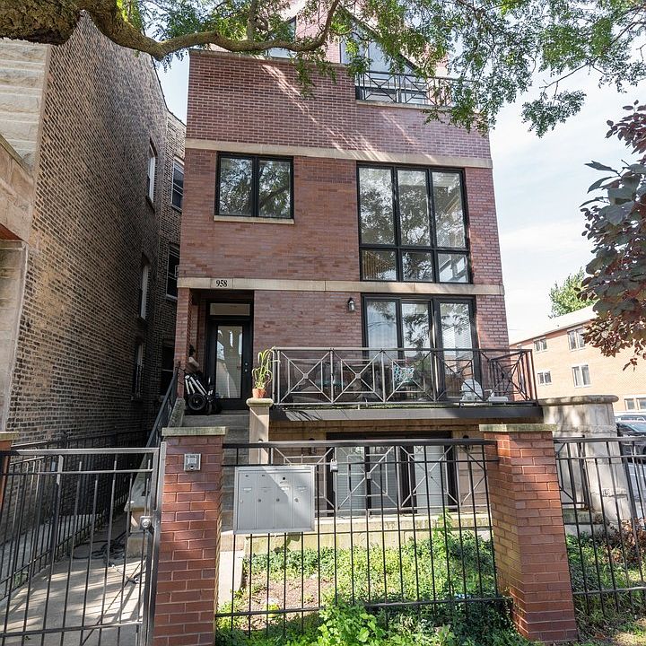 1st image of 958 N Wolcott Ave #2W