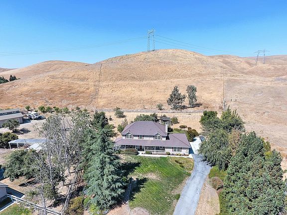5th image of 73 Saddle Ct