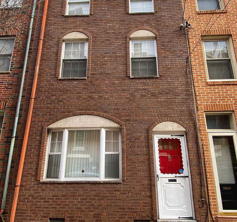 1st image of 819 S Hutchinson St