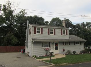 6 Plumridge Rd, West Milford, NJ 07480