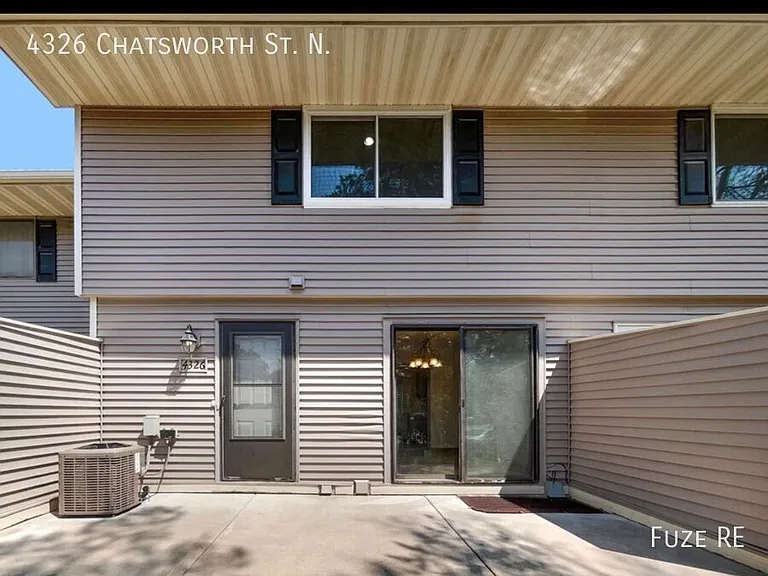 4326 Chatsworth St N — Photo 2