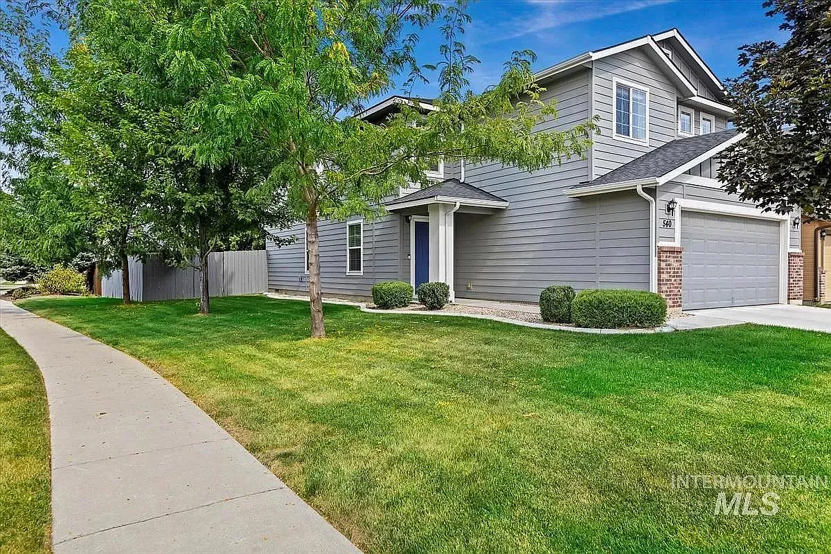 4 bed, 2.5 bath, 2270 sqft, $2,750 — Photo 1