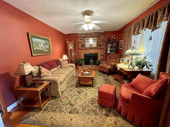 3rd image of 2824 Blairmont Dr