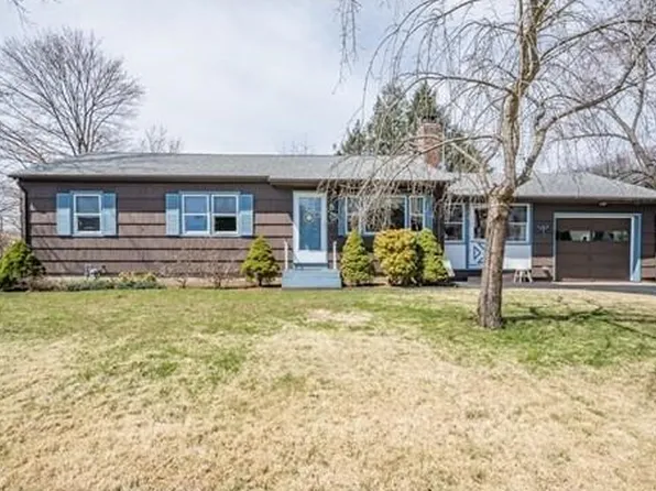 72 Pinehurst St, Westfield, MA 01085