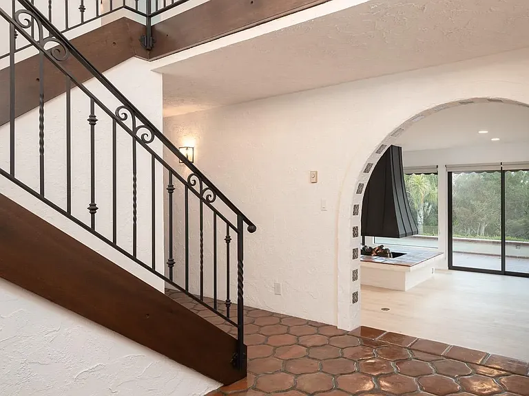 5406 Las Palomas — Photo 2