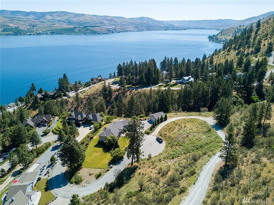 Vacant land at end of cul-de-sac