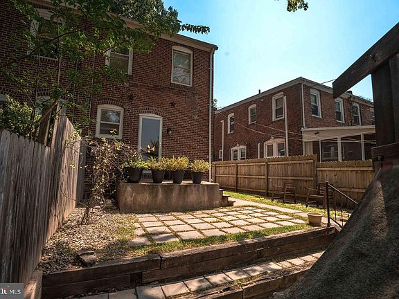 4th image of 1719 Powell St