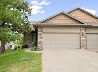 1152 Winchester Ln, North Liberty, IA 52317