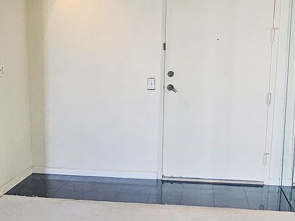 5th image of 100 S Doheny Dr APT 1009