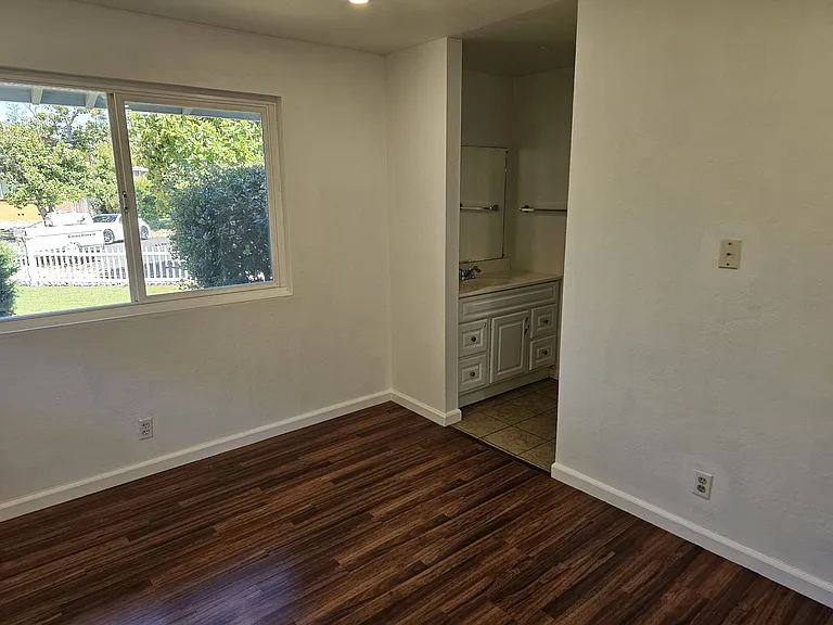 890 Teakwood Ct #A — Photo 10