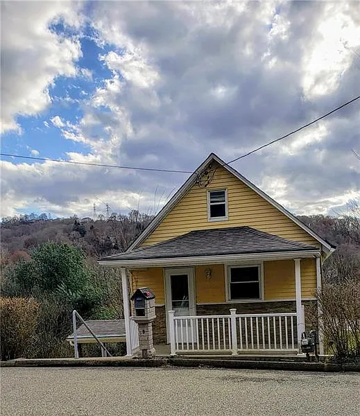 732 Valley Rd photo 1