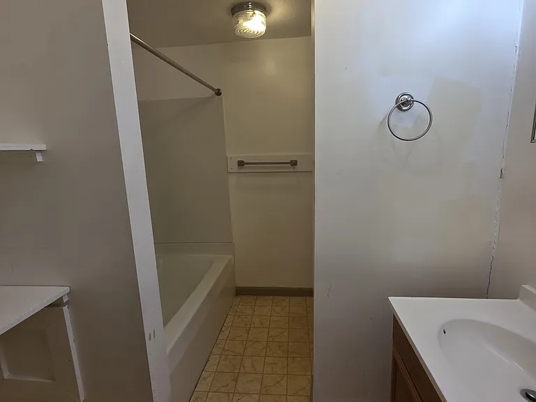 403 Locust Ave #5 — Photo 2