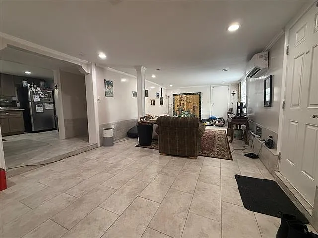 2735 Octavia St — Photo 3