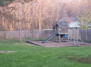 18416 Haskins Rd, Chagrin Falls, OH 44023