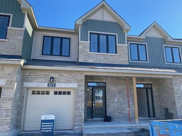 835 Eileen Vollick Cres