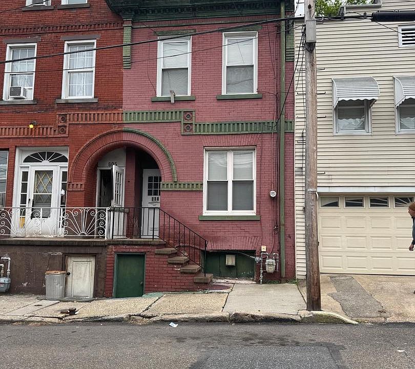1st image of 607 W Norwegian St