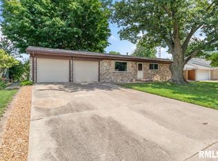 34 Royal Rd, Springfield, IL 62702