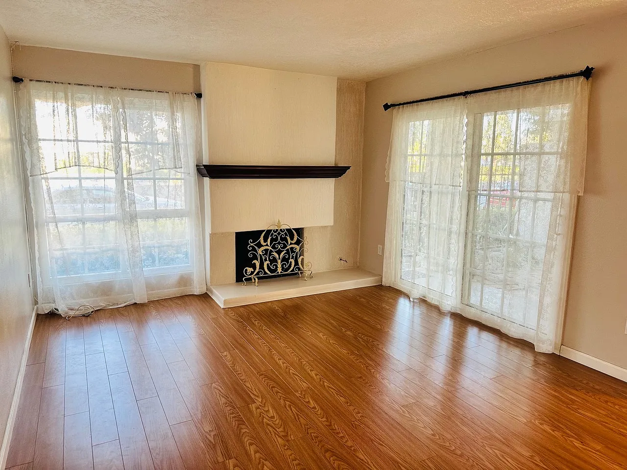 3 bed, 1435 sqft, $3,850 — Photo 2