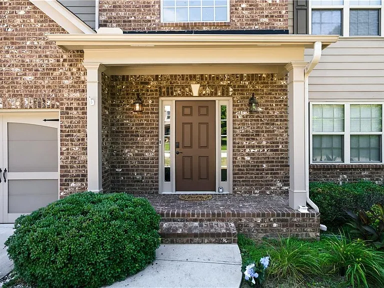 1268 Mitford Ln — Photo 3
