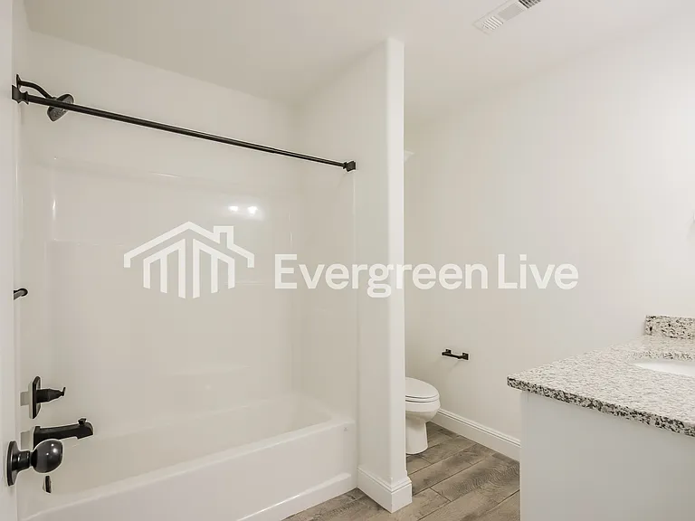 5900 Hoover St — Photo 10