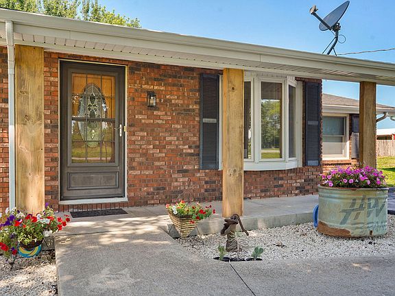 5th image of 1030 S Diggins Main Street