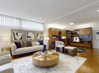 8 Orchid Ct, Toronto, ON M2L 2X8