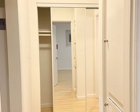 5th image of 937 Cole Ave #4A