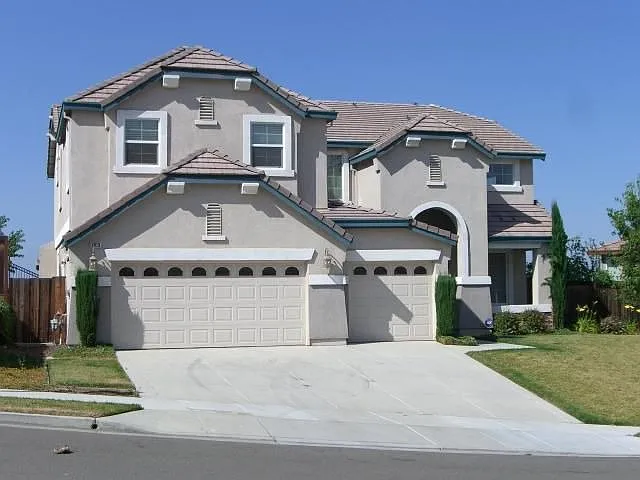 2413 Spyglass Dr photo 1