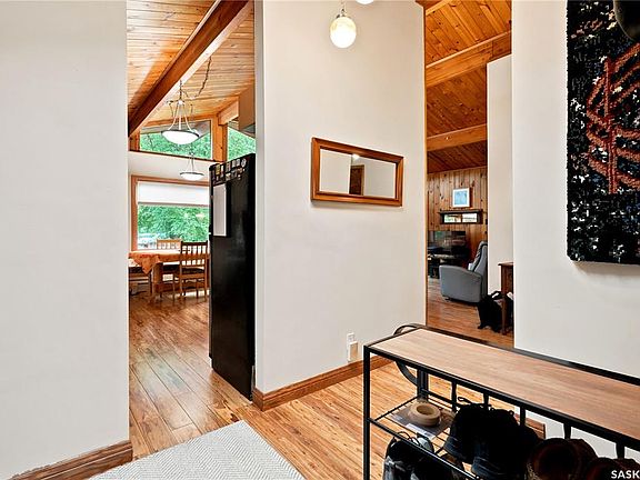 5th image of 21 Meadow ROAD