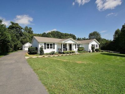 29 Oldfield Rd, Moneta, VA, 24121