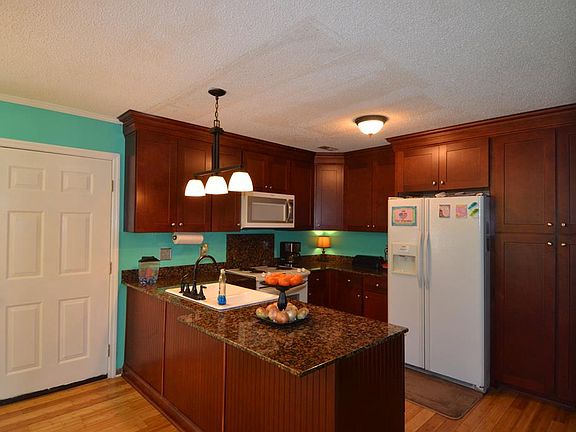 5th image of 110 Twin Oak Dr
