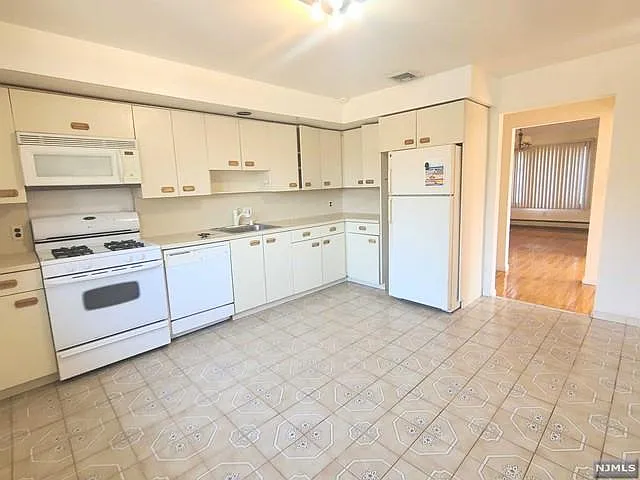 261 Highland Ave #2 — Photo 5