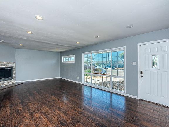 4th image of 4227 Clairemont Dr